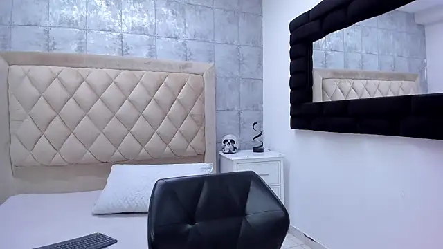 RoxanneStorm  online show from November 2025 12:49:02 PM