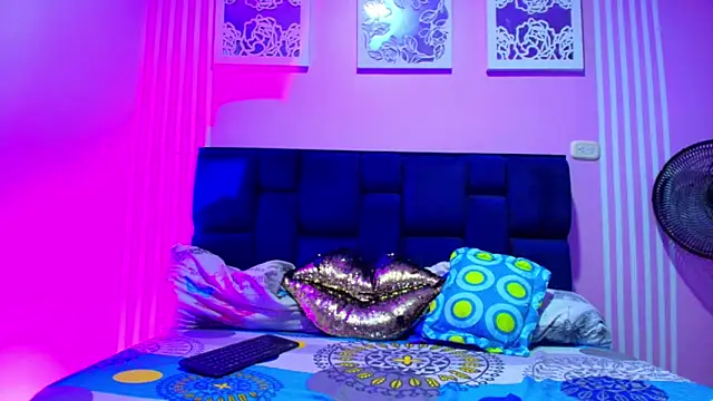 Hornycouple Hot online show from December 2025 07:43:02 PM