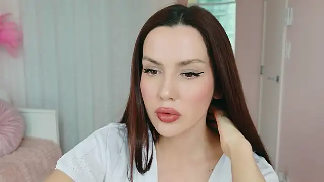 Snapshot of SirenSwitch chatting on May 2026 07:55:01 PM SirenSwitch online show from May 2026 07:55:01 PM