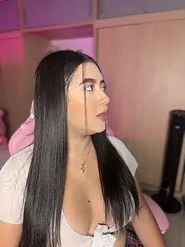 Emiily Moore1 online show from April 2026 11:25:02 PM