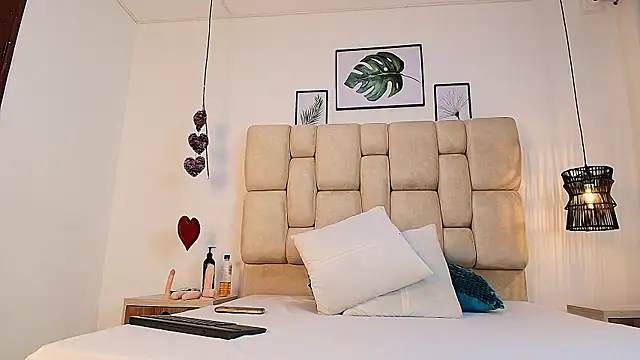 elizawiliamst online show from September 2025 11:45:01 AM