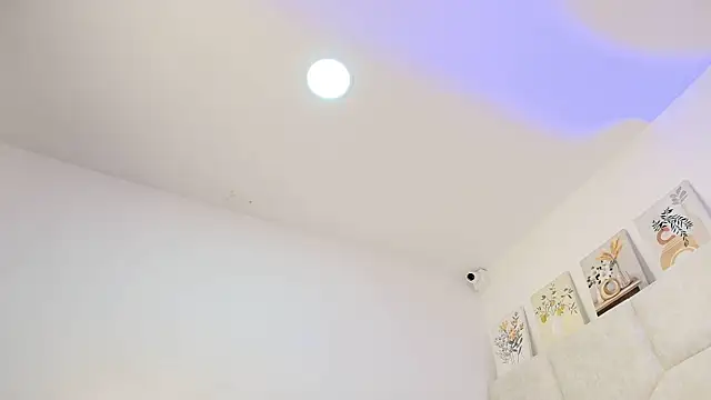 elizawiliamst online show from April 2026 06:20:01 PM