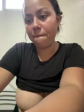 camila-titis online show from April 2026 10:53:01 PM