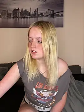 DieBlondeHannah online show from September 2025 02:00:02 PM