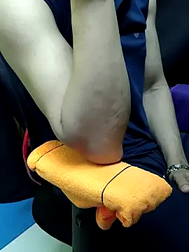 chocolate alone online show from November 2025 05:48:02 PM