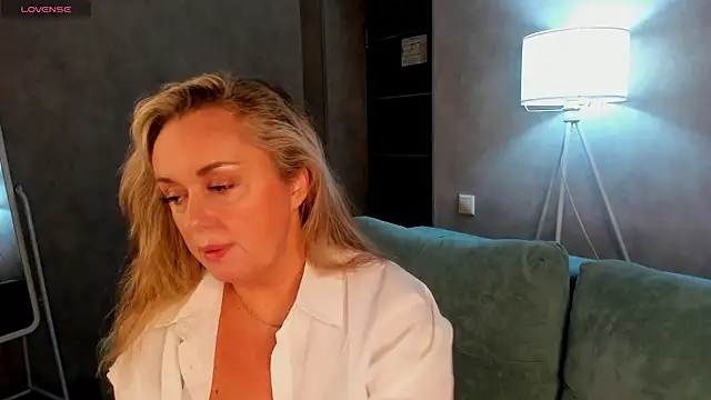 Snapshot of Sky_Kuper chatting on October 2025 12:38:02 AM Sky Kuper online show from October 2025 12:38:02 AM