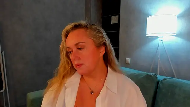 Snapshot of Sky_Kuper chatting on November 2025 11:40:02 PM Sky Kuper online show from November 2025 11:40:02 PM