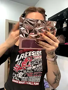 LunaMillie online show from November 2025 01:35:02 PM