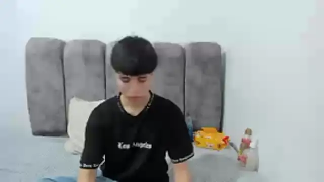 Bruno Cruzz online show from April 2026 02:17:01 AM