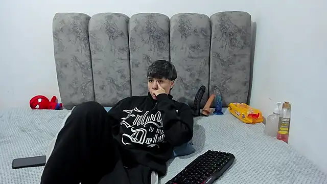 Bruno Cruzz online show from April 2026 02:15:02 AM