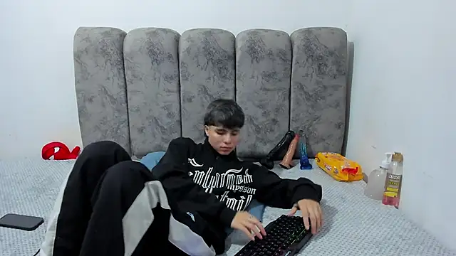 Bruno Cruzz online show from April 2026 02:51:02 AM