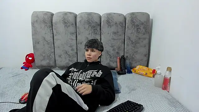 Snapshot of Bruno_Cruzz chatting on April 2026 02:13:01 AM Bruno Cruzz online show from April 2026 02:13:01 AM