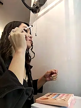 Sky Junne online show from October 2025 03:30:01 PM