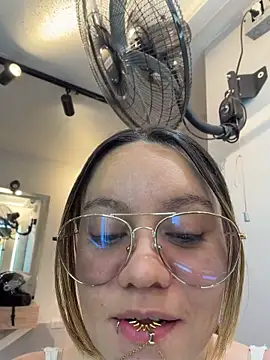 Sky Junne online show from April 2026 05:16:02 PM