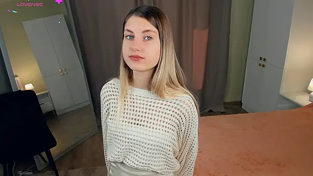 MartiRoyal online show from September 2025 04:47:01 AM