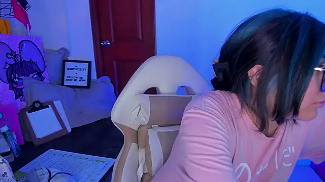 sophiievv online show from February 2026 06:48:01 PM