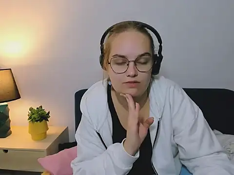 AliceCrazy69 online show from October 2025 04:33:01 AM