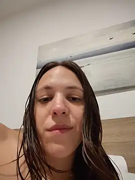 Snapshot of lauflor chatting on May 2026 10:32:02 AM lauflor online show from May 2026 10:32:02 AM
