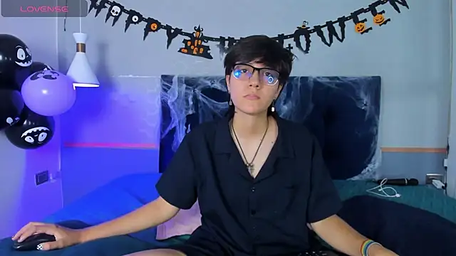 Tsuki Maru online show from October 2025 08:07:02 PM