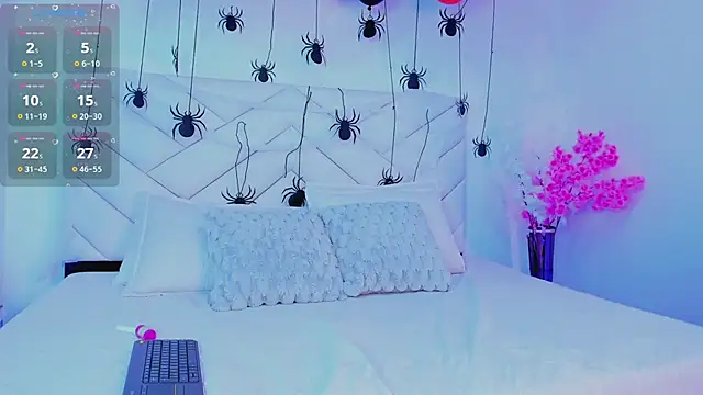 Snapshot of chloemonroe_ chatting on October 2025 12:04:01 AM chloemonroe  online show from October 2025 12:04:01 AM