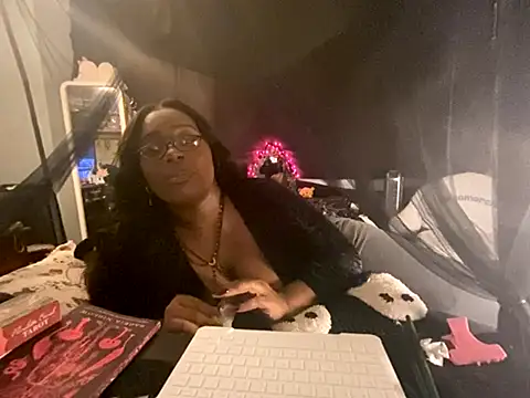 ebunnybri online show from September 2025 02:22:02 AM