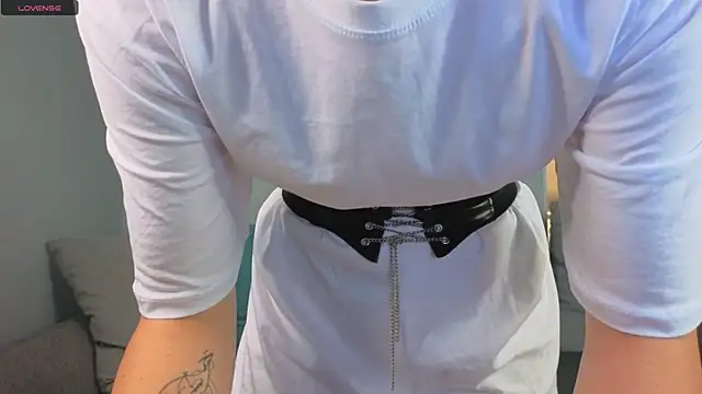 Snapshot of JuliannaWenger chatting on October 2025 04:24:02 PM JuliannaWenger online show from October 2025 04:24:02 PM