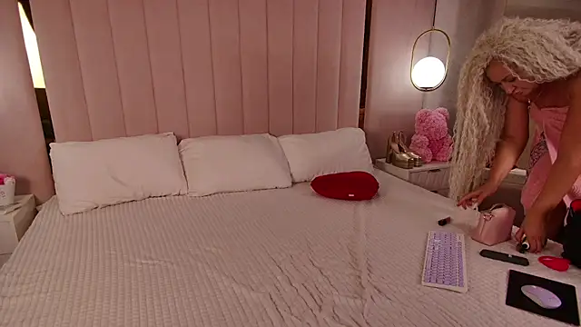 Snapshot of Lilit_1Love chatting on September 2025 03:56:02 PM Lilit 1Love online show from September 2025 03:56:02 PM