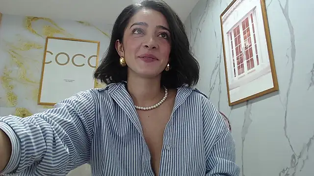 sara lopez s online show from September 2025 01:45:02 PM