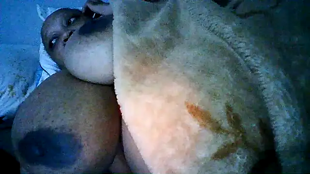 Snapshot of Yellobonepussy chatting on September 2025 01:32:02 AM Yellobonepussy online show from September 2025 01:32:02 AM