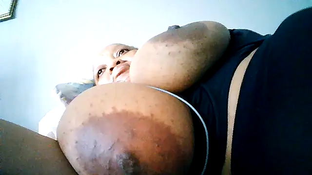 Snapshot of Yellobonepussy chatting on October 2025 02:28:01 PM Yellobonepussy online show from October 2025 02:28:01 PM