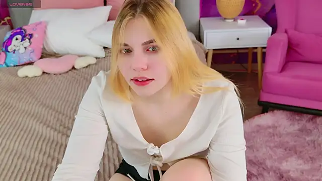 Evie Vall online show from October 2025 03:25:02 PM