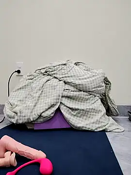 Lyly suri07 online show from December 2025 04:36:02 PM