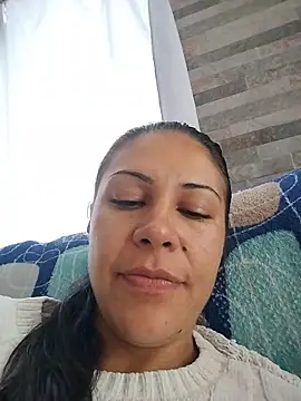 KittyHoleshot87 online show from April 2026 03:37:01 PM