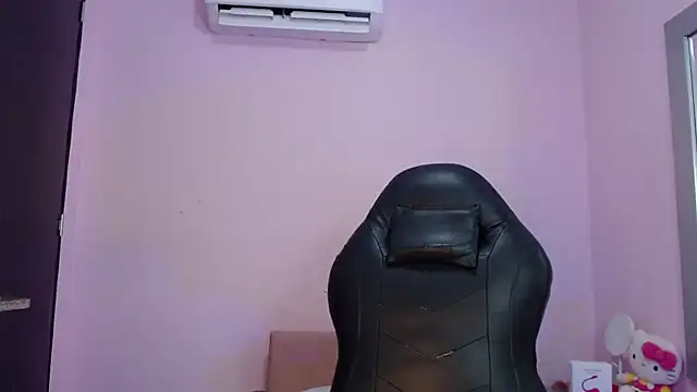 Snapshot of kiity_horny_ chatting on November 2025 01:24:03 PM kiity horny online show from November 2025 01:24:03 PM