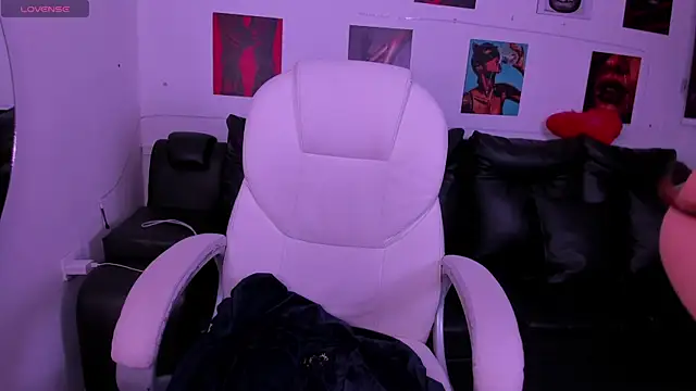 koraline 333 online show from April 2026 03:06:01 PM