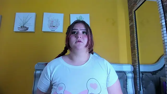 Miiafoox online show from September 2025 03:23:02 PM