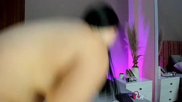 Snapshot of MaraRosenthal chatting on November 2025 05:48:02 PM MaraRosenthal online show from November 2025 05:48:02 PM