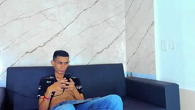 Golldens Dreamss online show from October 2025 08:55:02 PM