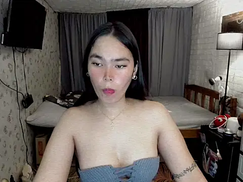 awesomegurl21 online show from October 2025 02:43:02 AM