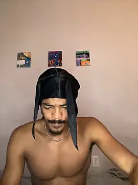 Snapshot of TRILLAHUNG chatting on September 2025 06:17:02 AM TRILLAHUNG online show from September 2025 06:17:02 AM