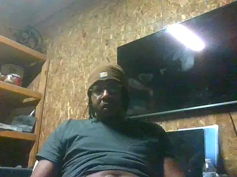 Snapshot of LngStrke69 chatting on September 2025 03:30:01 AM LngStrke69 online show from September 2025 03:30:01 AM