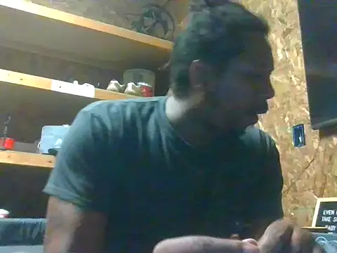 Snapshot of LngStrke69 chatting on September 2025 01:18:01 AM LngStrke69 online show from September 2025 01:18:01 AM