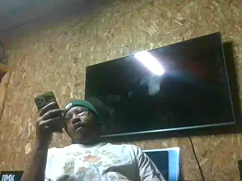 Snapshot of LngStrke69 chatting on September 2025 08:04:02 AM LngStrke69 online show from September 2025 08:04:02 AM