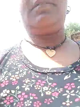 Snapshot of Ishwariya_Hatwal chatting on September 2025 06:02:02 AM Ishwariya Hatwal online show from September 2025 06:02:02 AM