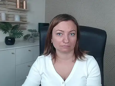 Snapshot of angelaSamt chatting on September 2025 05:42:01 AM angelaSamt online show from September 2025 05:42:01 AM