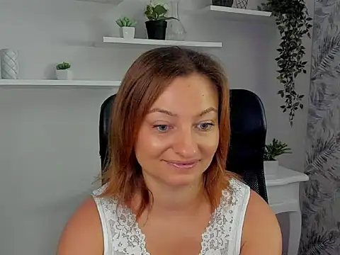 Snapshot of angelaSamt chatting on September 2025 06:29:02 AM angelaSamt online show from September 2025 06:29:02 AM