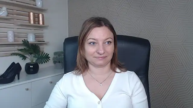 angelaSamt online show from December 2025 06:41:01 AM