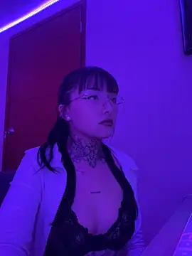 QueenSquirt02 online show from September 2025 03:43:02 AM