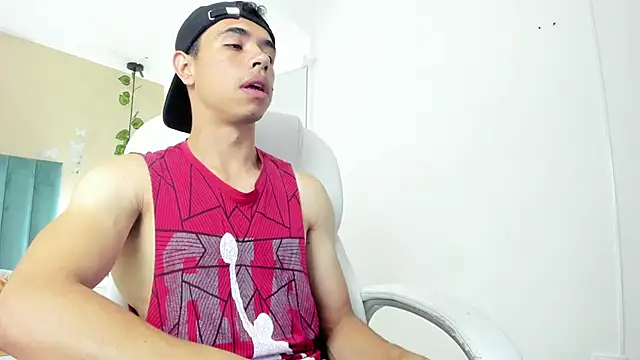 Snapshot of Muscle_Scott chatting on September 2025 12:09:02 PM Muscle Scott online show from September 2025 12:09:02 PM