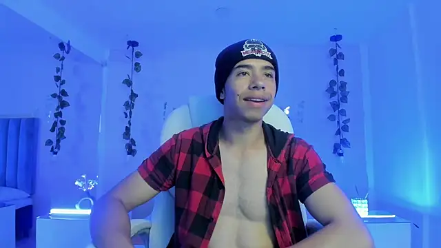 Snapshot of Muscle_Scott chatting on November 2025 12:18:02 PM Muscle Scott online show from November 2025 12:18:02 PM